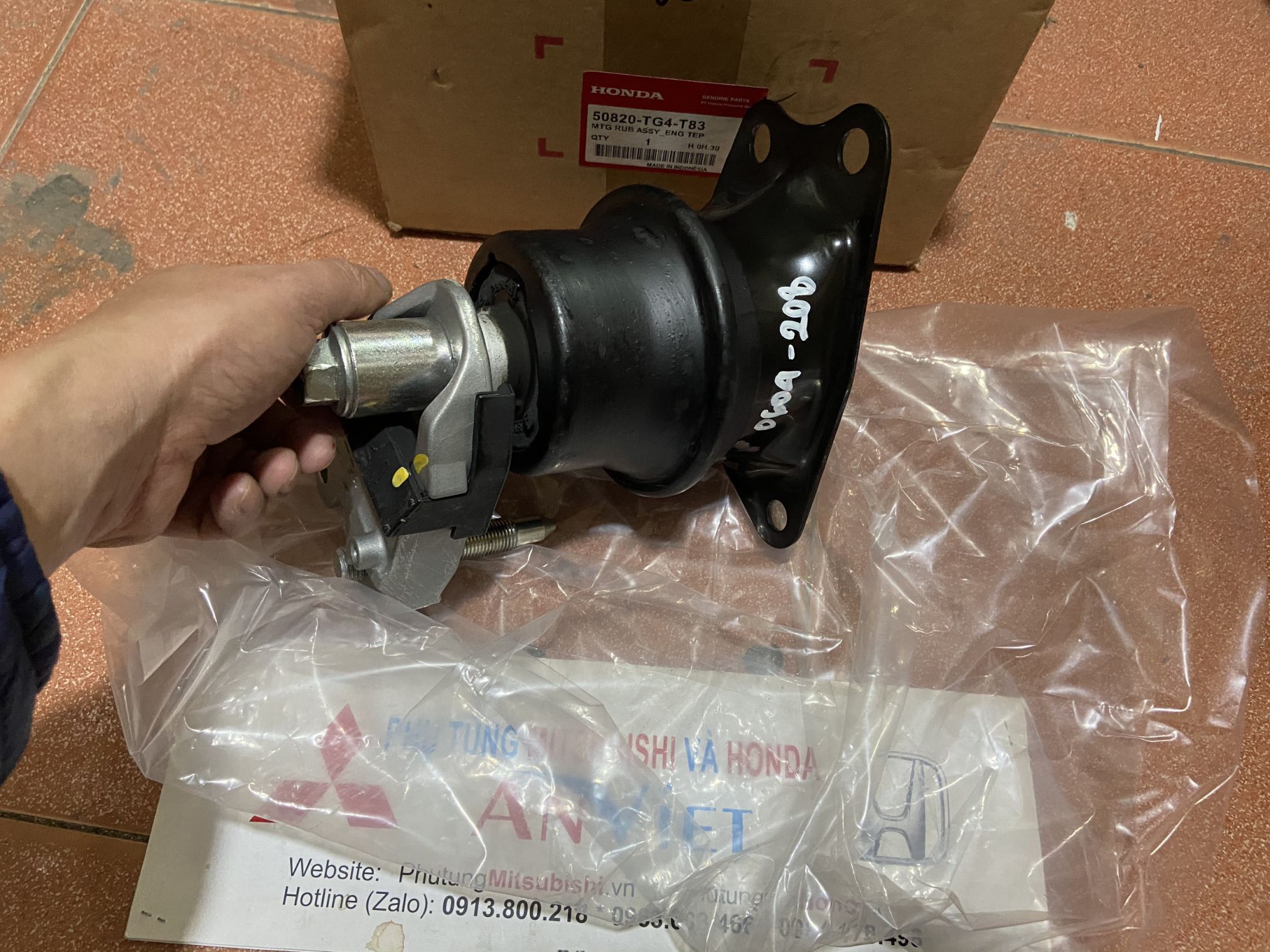 Chân máy dầu xe Honda BRIO 